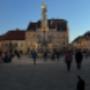 Blick auf die Dreifaltigkeitssäule am Hauptplatz - ein historisches Wahrzeichen mit besonderer Atmosphäre vor dem Cafe Central.