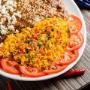 Mexikanischer Reis mit frischem Gemüse und Bohnenpüree. Ein traditionelles Gericht, dass in Mexiko sehr beliebt ist! Mexikanischer Reis mit frischem Gemüse und Bohnenpüree. Ein traditionelles Gericht, dass in Mexiko sehr beliebt ist!