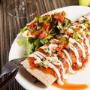 Unsere Burritos werden mit Bohnenpüree, Cheddar, Guacamole und saftigem Fleisch deiner Wahl gefüllt und mit Salsa Roja und Crema fresca garniert Einfach nur lecker! Unsere Burritos werden mit Bohnenpüree, Cheddar, Guacamole und saftigem Fleisch deiner Wahl gefüllt und mit Salsa Roja und Crema fresca garniert Einfach nur lecker!