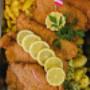 Wiener Schnitzelplatte für vier Personen! Schnitzelvariationen mit zwei Beilagen und Ketchup- im Restaurant Otto Weingartshofer