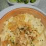 Käsespätzle mit gemischten Salat und hausgemachten Zwiebelringen serviert im Tonpfandl - bei Restaurant Otto Weingartshofer