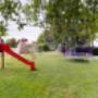 Kinderspielplatz mit Rutsche, Kletterwand, Nestschaukel, Babyschaukel, Kindeschaukel, Trampolin Kinderspielplatz mit Rutsche, Kletterwand, Nestschaukel, Babyschaukel, Kindeschaukel, Trampolin