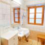 Badezimmer der 2-Raum-Wohnung (Zimmer 15). Badezimmer der 2-Raum-Wohnung (Zimmer 15).