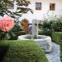 In unserem Innehnhof befindet sich ein Rosengarten In unserem Innehnhof befindet sich ein Rosengarten