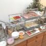 Frühstücksbuffet mit Wurst, Käse, Müsli, Joghurt, Aufstriche, Pastete etc. Frühstücksbuffet mit Wurst, Käse, Müsli, Joghurt, Aufstriche, Pastete etc.