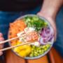 Eating well is a form of self respect!
Schon in den 70ern waren Poke Bowls eine beliebte hawaiianische Vorspeise, die ganz eindeutig von der japanischen Küche beeinflusst ist. Eating well is a form of self respect!
Schon in den 70ern waren Poke Bowls eine beliebte hawaiianische Vorspeise, die ganz eindeutig von der japanischen Küche beeinflusst ist.