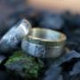 Eheringe Mokume Gane
Grüngold Palladium Silber
Gehämmerter Grüngoldrand Eheringe Mokume Gane
Grüngold Palladium Silber
Gehämmerter Grüngoldrand