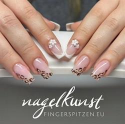 Nagelstudio Nagelkunst Fingerspitzen