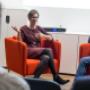 Im Sonnenland Teamspace werden auch Podiumsdiskussionen, Pressekonferenzen und Business-Events organisiert und veranstaltet. Im Sonnenland Teamspace werden auch Podiumsdiskussionen, Pressekonferenzen und Business-Events organisiert und veranstaltet.