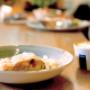 Hausgemachter Apfelstrudel mit Schlagobers und Kaffee im Bummelhof. Perfektes Dessert im gemütlichen Cafe-Restaurant auf der Mariahilfer Straße – ideal für eine süße Pause im Wiener Zentrum.