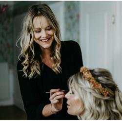 Henriette Hair & Make-Up - Ihr mobiler Friseur
