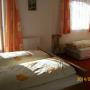 Dreibettzimmer mit Dusche/WC und Balkon Dreibettzimmer mit Dusche/WC und Balkon