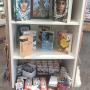 Wir haben ein großes Sortiment an Bücher und wir bestellen auch Ihre Buchwünsche.
Auch Spielkarten sind in unseren Sortiment. Wir haben ein großes Sortiment an Bücher und wir bestellen auch Ihre Buchwünsche.
Auch Spielkarten sind in unseren Sortiment.