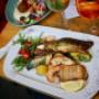 Köstliche Meeresfrüchte und griechische Spezialitäten im orientalischen Restaurant Papas am Naschmarkt in Wien – frische Marktküche für Genießer.
