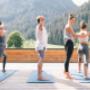 Yoga und Meditation auf der Fitness Terrasse im Spa & Wellness Hotel ...liebes Rot-Flüh im Tannheimer Tal in Tirol, Österreich Yoga und Meditation auf der Fitness Terrasse im Spa & Wellness Hotel ...liebes Rot-Flüh im Tannheimer Tal in Tirol, Österreich