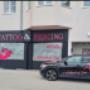 A touch of Ink – modernes Tattoo Studio in Theresienfeld mit eigenem Tattoo Event Bus: Tattoo Studio Bezirk Wiener Neustadt für realistisches Tattoo, Cover Up Tattoo, Piercing Studio mit Piercing Beratung, Akupunkturpiercing und Permanent Make-up.