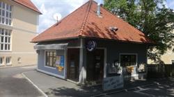 Café hinter der Kirche