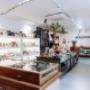 Innenansicht vom Concept Store RÉPERTOIRE Wien – stilvoller Designshop mit einzigartigen Geschenkideen, Wohnaccessoires und kreativen Lifestyle-Produkten.
