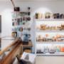 Regale im RÉPERTOIRE Concept Store Wien – handverlesene Geschenke, stilvolle Wohnaccessoires und außergewöhnliche Designartikel im Herzen von Wien.