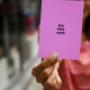 Grußkarte in Pink mit dem Spruch „Ich dich auch.“ – minimalistisches Design, liebevolle Botschaft. Perfekt als Geschenkidee für besondere Anlässe wie Geburtstag, Jahrestag oder einfach zwischendurch.