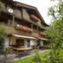 Haus Südseite Terrasse und Garten