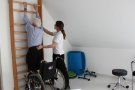 Physiotherapie an Sprossenwand