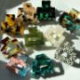 Vielfalt an eckigen Haarklammern in bunten Farben. Nachhaltiger Haarschmuck aus Cellulose von ONI Boutique – perfekt als Schmuck Geschenk für die Schwester.