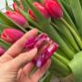 Nachhaltige Haarklammer in Pink aus biologisch abbaubarem Cellulose-Acetat von ONI Boutique. Hochwertiges Haaraccessoire Design für umweltbewusste Mode-Fans.