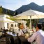 Abendessen auf unserer großen Terrasse mit Blick auf die Berge und kulinarischen Highlights Abendessen auf unserer großen Terrasse mit Blick auf die Berge und kulinarischen Highlights