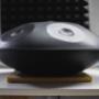 Du bist vom mystischen Klang der Handpan fasziniert, möchtest Dir Dein erste Handpan kaufen und erstmal auf ein günstiges Modell setzen? Mit unseren top Preis/Leistungs Black Magic Handpans bieten wir eine preiswerte Option, um auch mit einem kleineren Budget in die magischen Klangwelten der Handpan einzutauchen, ohne dabei auf eine gute Klangqualität oder vielseitigen Spielstil verzichten zu müssen.

Du kannst die Black Magic Handpan im Handpan Showroom Wien ausprobieren und kaufen oder bei www.Handpan.World online bestellen.