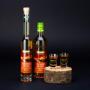 Koasa Gluat – Whiskey mit Zimt und Chili von Aggstein Edelbrände, hochwertig präsentiert. Das Bild zeigt eine außergewöhnliche Spirituose mit würzigen Aromen, regionaler Handwerkskunst und charaktervollem Geschmack.