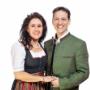 Marc und Michaela Aggstein von Aggstein Edelbrände präsentieren die Leidenschaft und Verbundenheit zum Familienbetrieb. Das Bild zeigt die Menschen hinter den Produkten und steht für Tradition, Handwerk und persönliche Qualität.