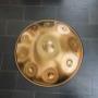 Mit kraftvollem und tiefen Klang stehen die Magical Handpans für Sinnlichkeit. Sie implizieren in ihrer Form und ihren feinen Schwingungen symbolisch das Feminine. Ihr magisches Klangfeld zeichnet sich durch sehr stabile Töne aus.
Du kannst die Magical Handpan im Handpan Showroom Salzburg ausprobieren und kaufen oder bei www.Handpan.World online bestellen. Mit kraftvollem und tiefen Klang stehen die Magical Handpans für Sinnlichkeit. Sie implizieren in ihrer Form und ihren feinen Schwingungen symbolisch das Feminine. Ihr magisches Klangfeld zeichnet sich durch sehr stabile Töne aus.
Du kannst die Magical Handpan im Handpan Showroom Salzburg ausprobieren und kaufen oder bei www.Handpan.World online bestellen.