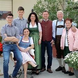Ab Hof Verkauf der Familie Höfinger