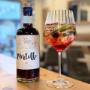 Erfrischender Mirtillo Spritz im Wiener Genussladen. Genießen Sie hochwertige Liköre und regionale Spezialitäten in unserem Lokal nahe der Mariahilfer Straße. Ein echter Hidden Gem in Wien.