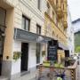 Wiener Genussladen in 1060 Wien: Von Genießern für Genießer. Hausgemachter Apfelstrudel, frische Pogatschen und Kaffee in der Nelkengasse 8. Ihr Spezialitätenladen nahe Mariahilfer Straße und Haus des Meeres.