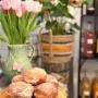 Traditionelle Wiener Krapfen und frisches Gebäck im Wiener Genussladen. Perfekt für das Frühstück oder den Hunger zwischendurch in unserem gemütlichen Café in der Nelkengasse.