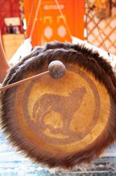 NEUESTE MONOCHORD-KLANGMASSAGE in der neuartigen Klangschaukel soundhealing.at
