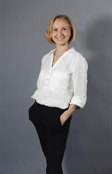 Dr. Scarlett Lewitschnig