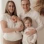 Kleine Schätze Fotografie Julia Brunner | Familienfoto mit Neuankömmling
