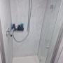 Dusche mit Wandpaneelen