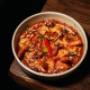 Herzhaftes Curry mit feinen Gewürzen bei Jarita's Indian Kitchen. Erleben Sie authentische indische Küche in Wien. Jetzt indisch online bestellen oder unser indisches Mittagsmenü vor Ort in Wieden genießen.