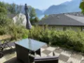 Tiny House Attersee Terrasse mit Seeblick