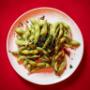 "Frische Edamame mit Meersalz im Kibo Wien. Der klassische japanische Snack zu deinem Yuzu Spritz in unserer Sake Bar oder als Vorspeise im Izakaya."