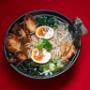 "Frische Tonkotsu Ramen im Kibo Wien: Herzhafte Brühe, perfekt gegartes Ei und knuspriges Topping. Entdecke die beste Ramen Wien Qualität in unserem japanischen Restaurant oder via Lieferservice."