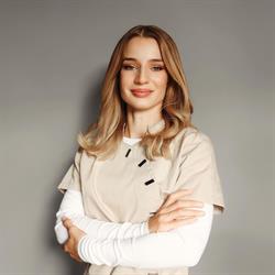 Die Kosmetikerin - Nadja Weidinger