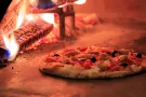 Pizza Betty Spezial im Holzofen