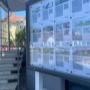 Primo - Pramhas Immobilien | Außenansicht Büro - Schaukasten Immobilien