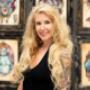 Monika – die Chefin von Happy Needles Tattoo. Mit ihrer langjährigen Erfahrung und ihrem Blick fürs Detail führt sie das Studio mit Herz und Professionalität.