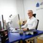 Moderner Arbeitsplatz bei der Webschmiede Oberwart, wo innovative WordPress-Websites und E-Commerce-Lösungen mit WooCommerce entstehen – kombiniert mit professionellem Online-Marketing.